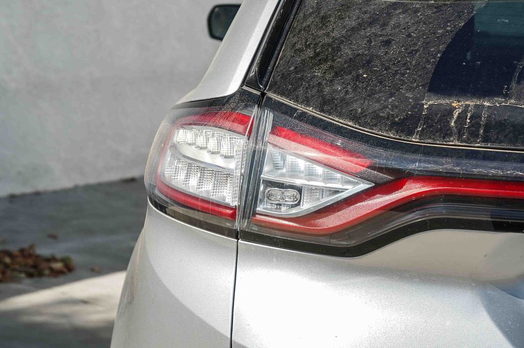 Thumbnail: 2017 Ford Edge - 10