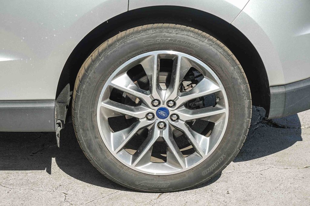 Thumbnail: 2017 Ford Edge - 5