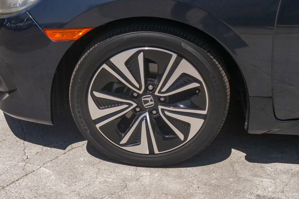 Thumbnail: 2017 Honda Civic - 6