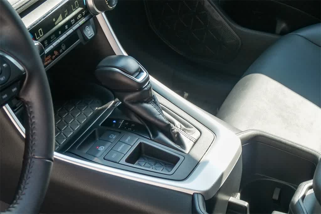 Thumbnail: 2022 Toyota RAV4 - 15