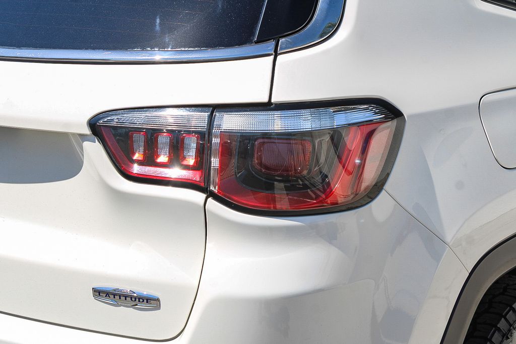 Thumbnail: 2019 Jeep Compass - 9