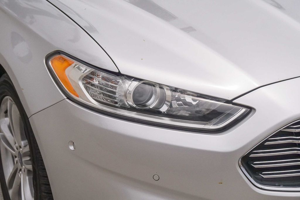 Thumbnail: 2016 Ford Fusion - 10