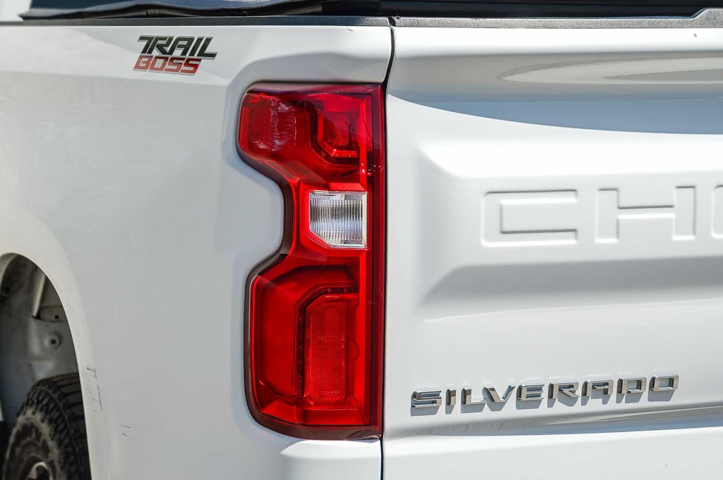 Thumbnail: 2022 Chevrolet Silverado 1500 - 10
