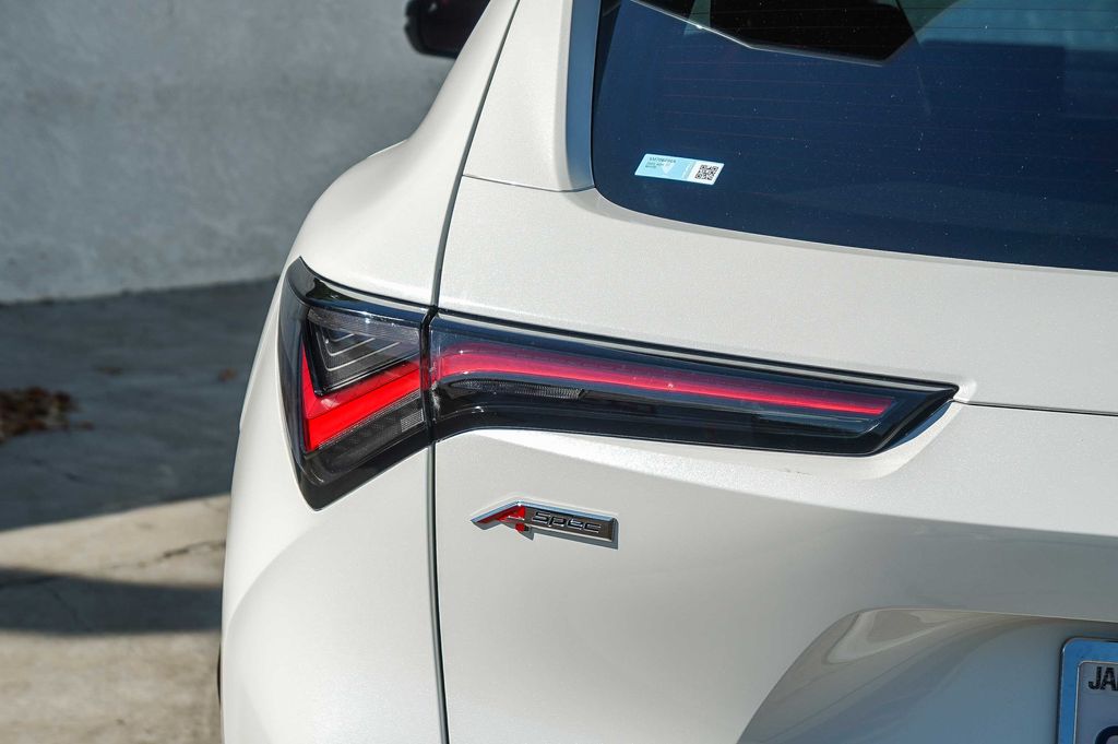 Thumbnail: 2025 Acura ADX - 19
