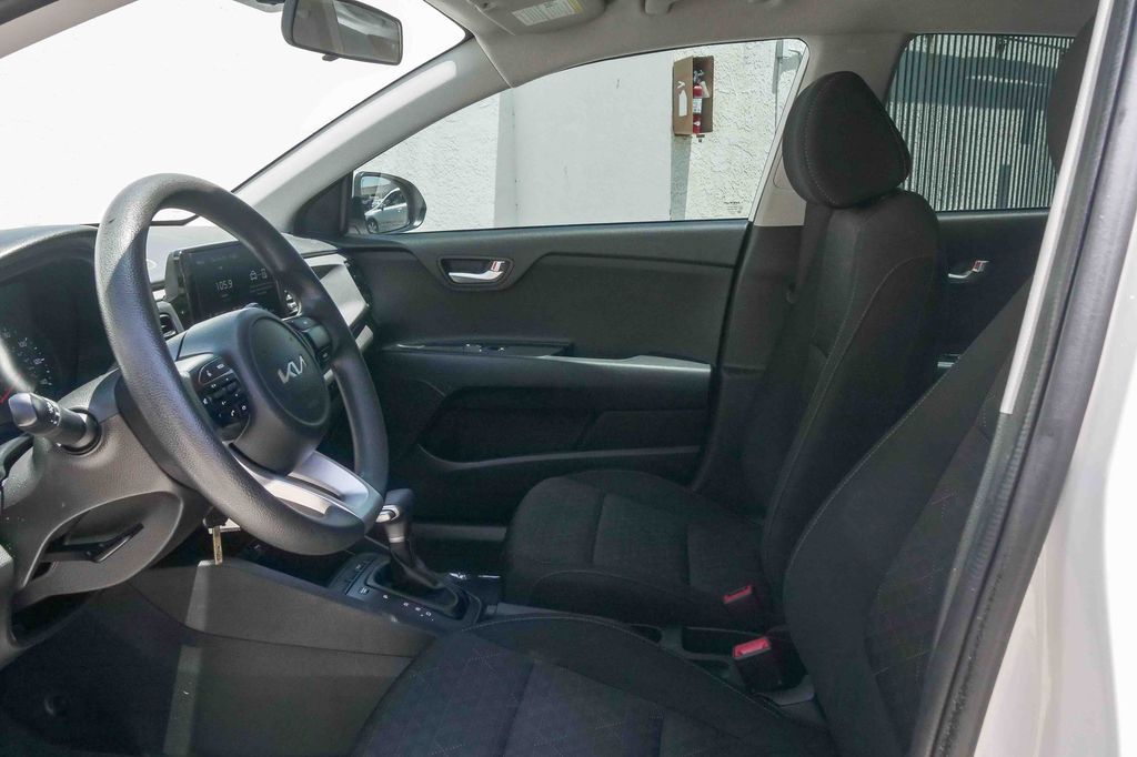 Thumbnail: 2023 Kia Rio - 10