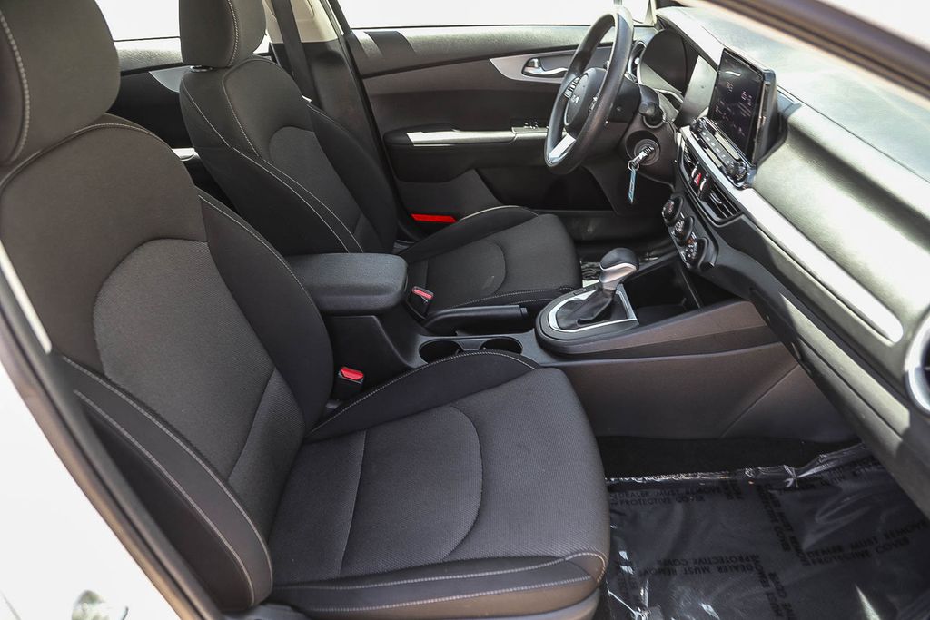 Thumbnail: 2024 Kia Forte - 9