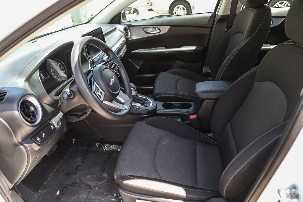 Thumbnail: 2024 Kia Forte - 10