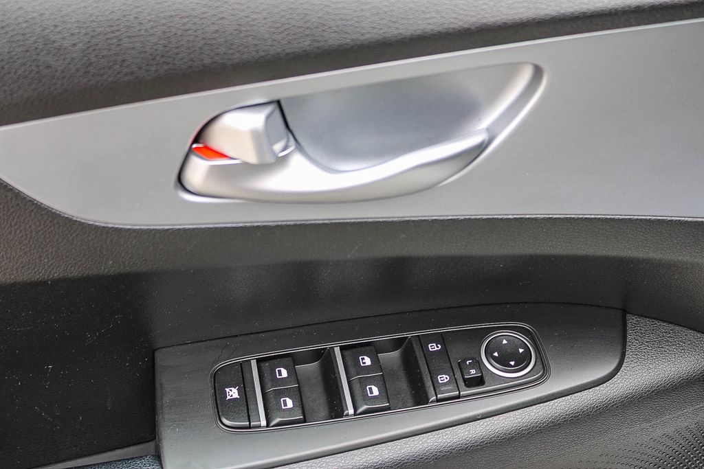Thumbnail: 2023 Kia Forte - 20