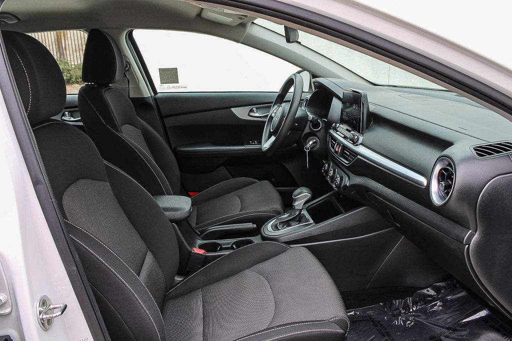 Thumbnail: 2023 Kia Forte - 8