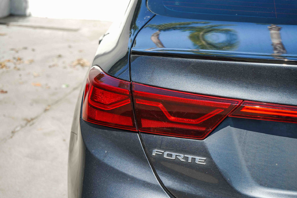 Thumbnail: 2021 Kia Forte - 11