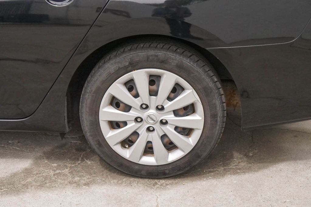 Thumbnail: 2014 Nissan Sentra - 10