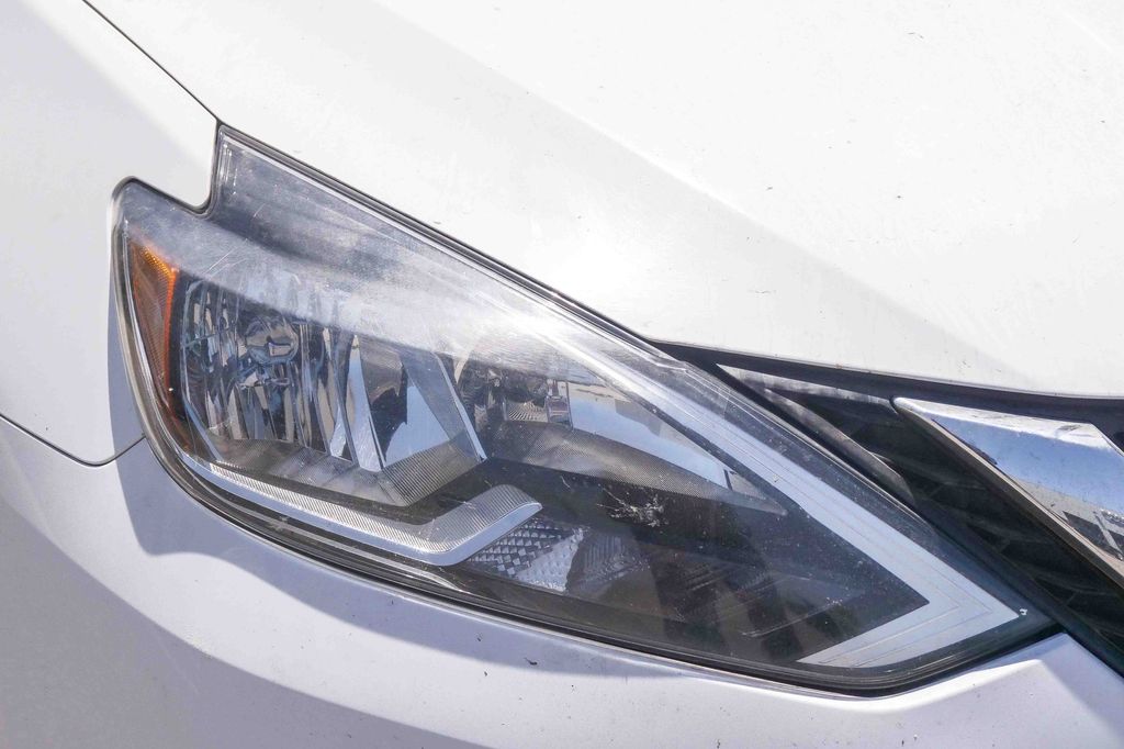 Thumbnail: 2019 Nissan Sentra - 9