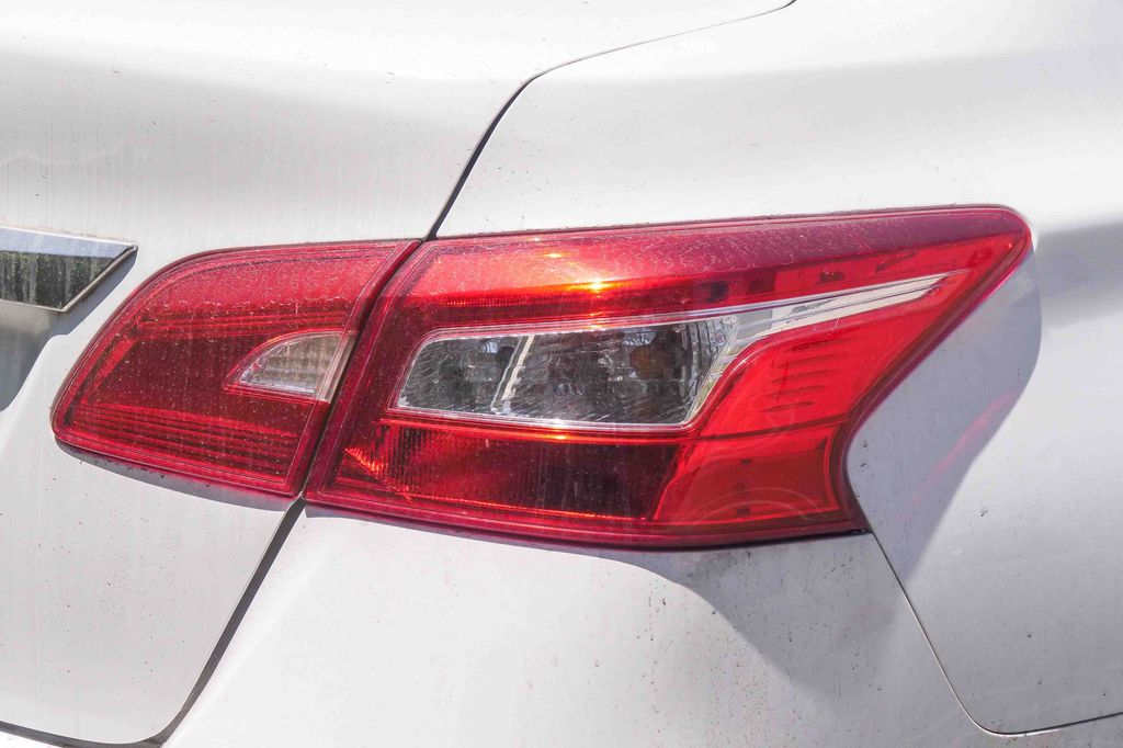 Thumbnail: 2019 Nissan Sentra - 12