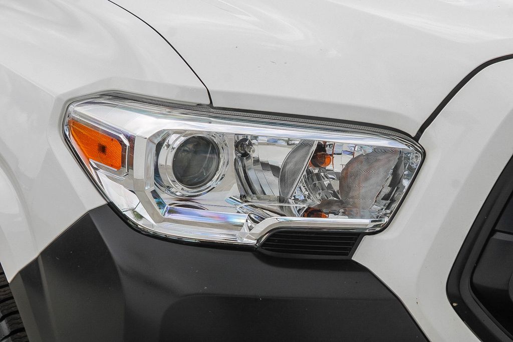 Thumbnail: 2022 Toyota Tacoma - 22