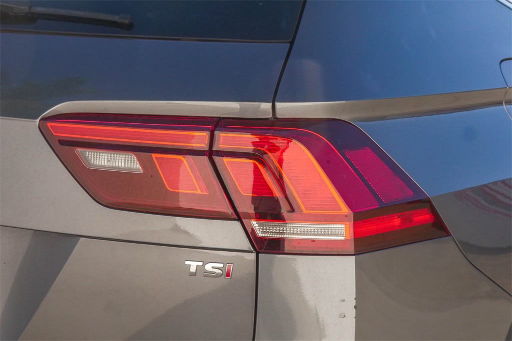 Thumbnail: 2018 Volkswagen Tiguan - 12