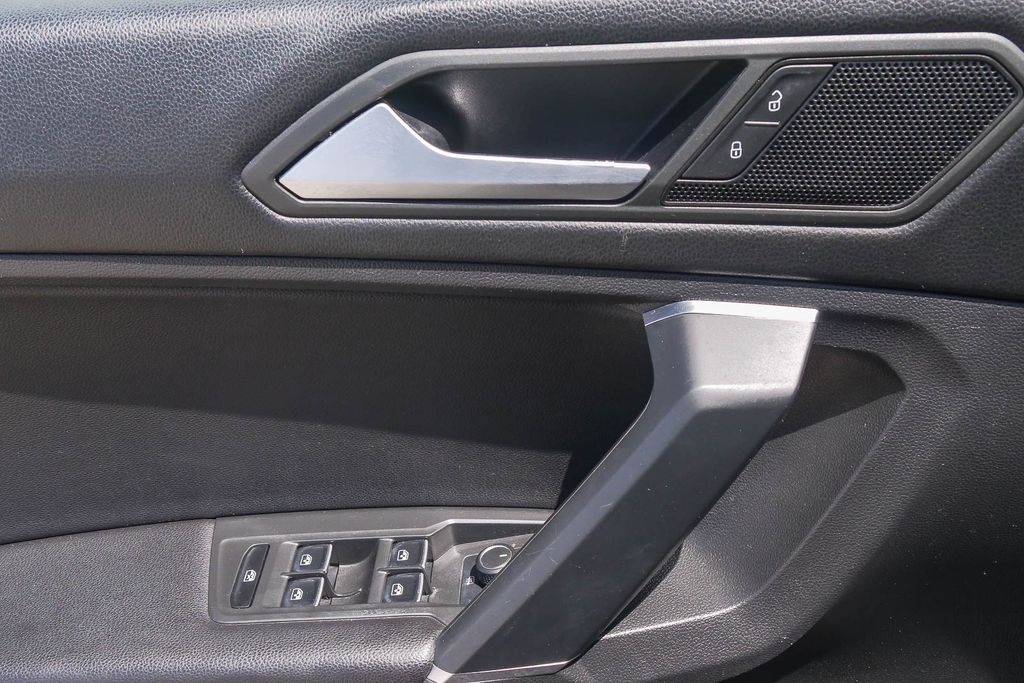 Thumbnail: 2020 Volkswagen Tiguan - 22