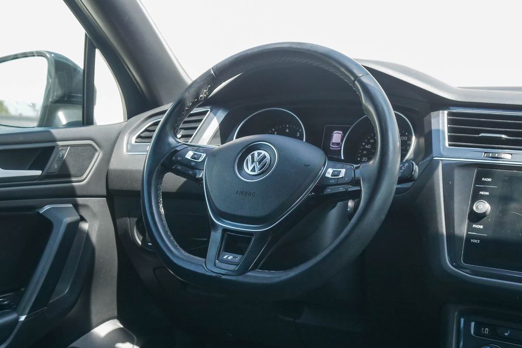 Thumbnail: 2020 Volkswagen Tiguan - 12
