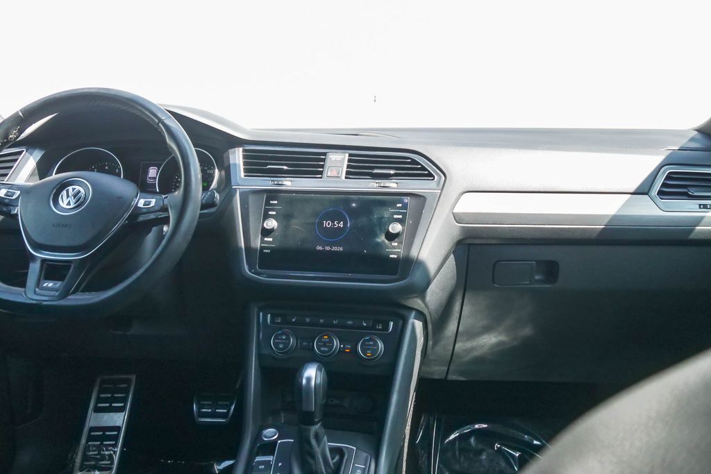 Thumbnail: 2020 Volkswagen Tiguan - 8