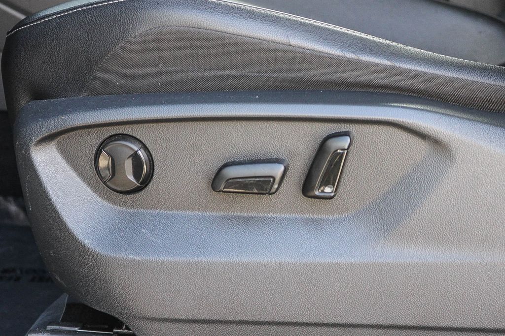 Thumbnail: 2019 Volkswagen Tiguan - 25