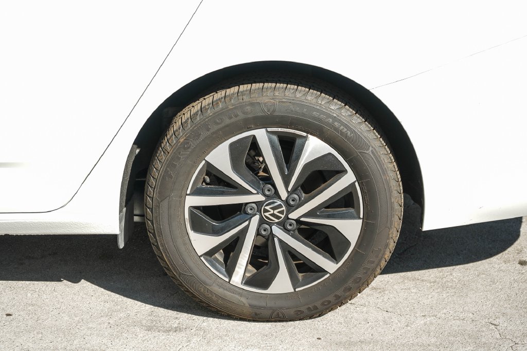 Thumbnail: 2023 Volkswagen Jetta - 4