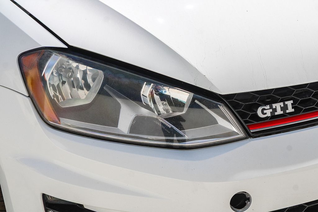 Thumbnail: 2017 Volkswagen Golf - 11