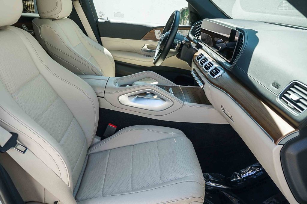 Thumbnail: 2024 Mercedes-Benz GLS - 10