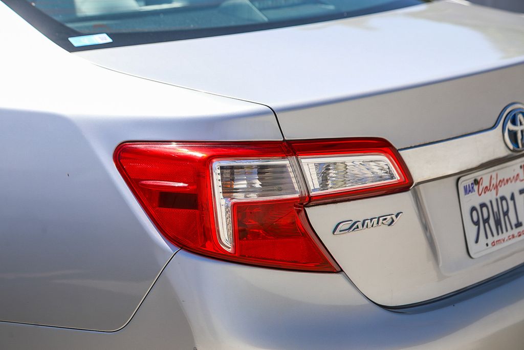 Thumbnail: 2014 Toyota Camry - 11