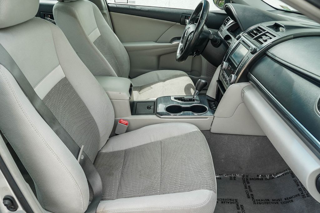 Thumbnail: 2014 Toyota Camry - 9