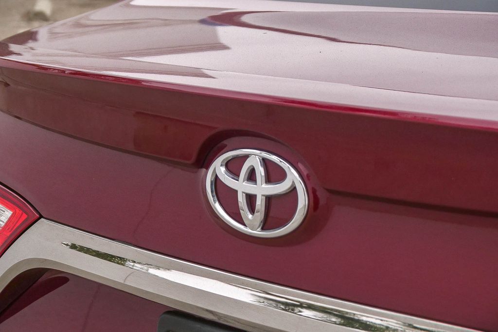 Thumbnail: 2016 Toyota Camry - 5