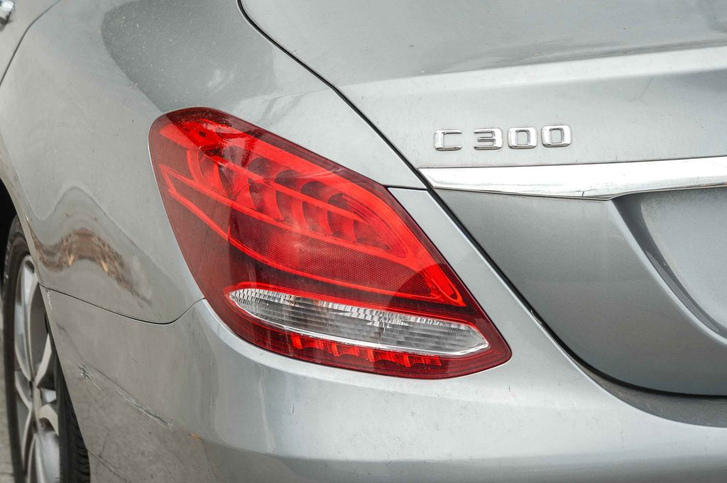 Thumbnail: 2016 Mercedes-Benz C-Class - 10
