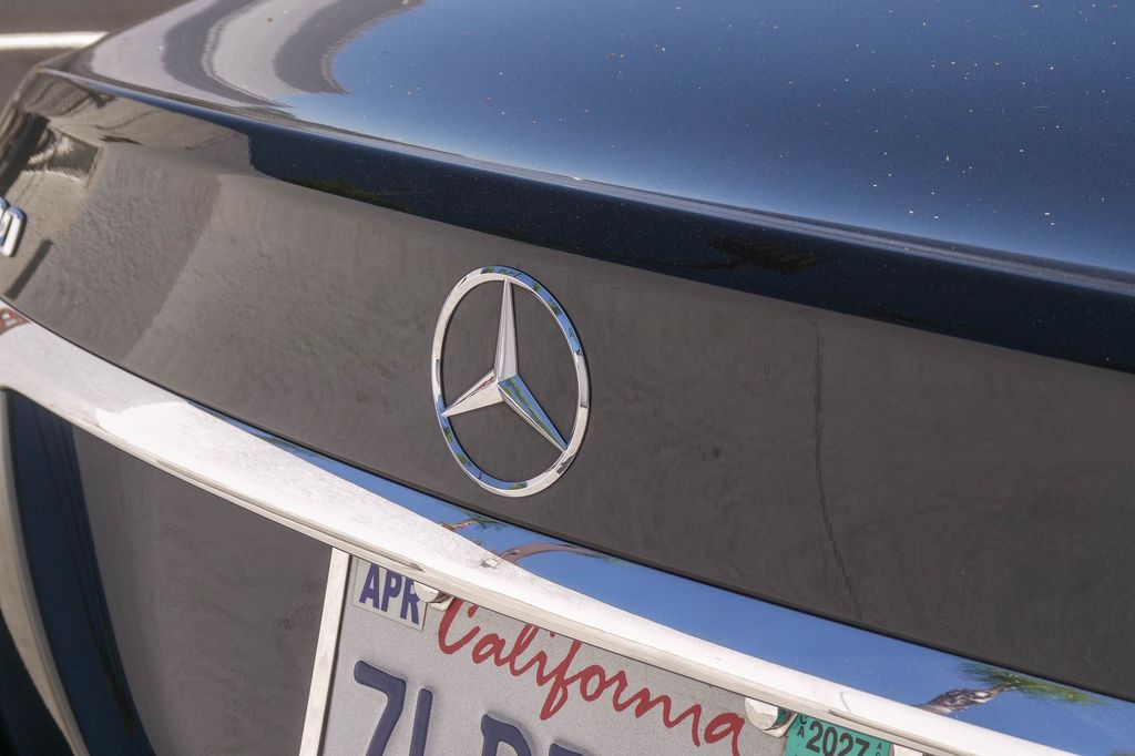 Thumbnail: 2015 Mercedes-Benz C-Class - 12