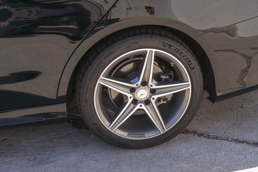 Thumbnail: 2015 Mercedes-Benz C-Class - 9