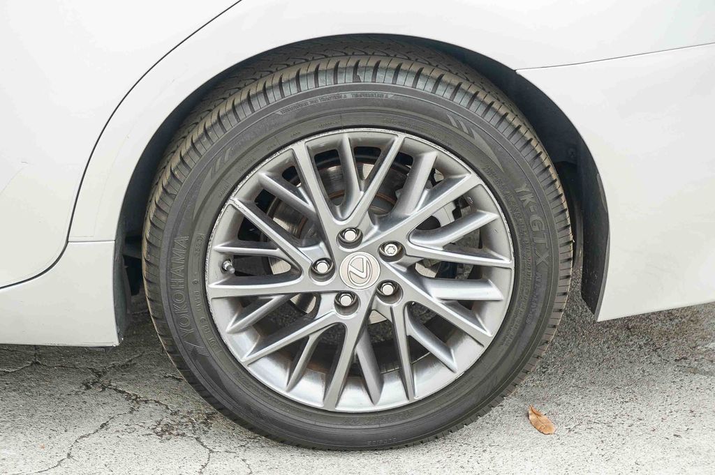 Thumbnail: 2018 Lexus ES - 5