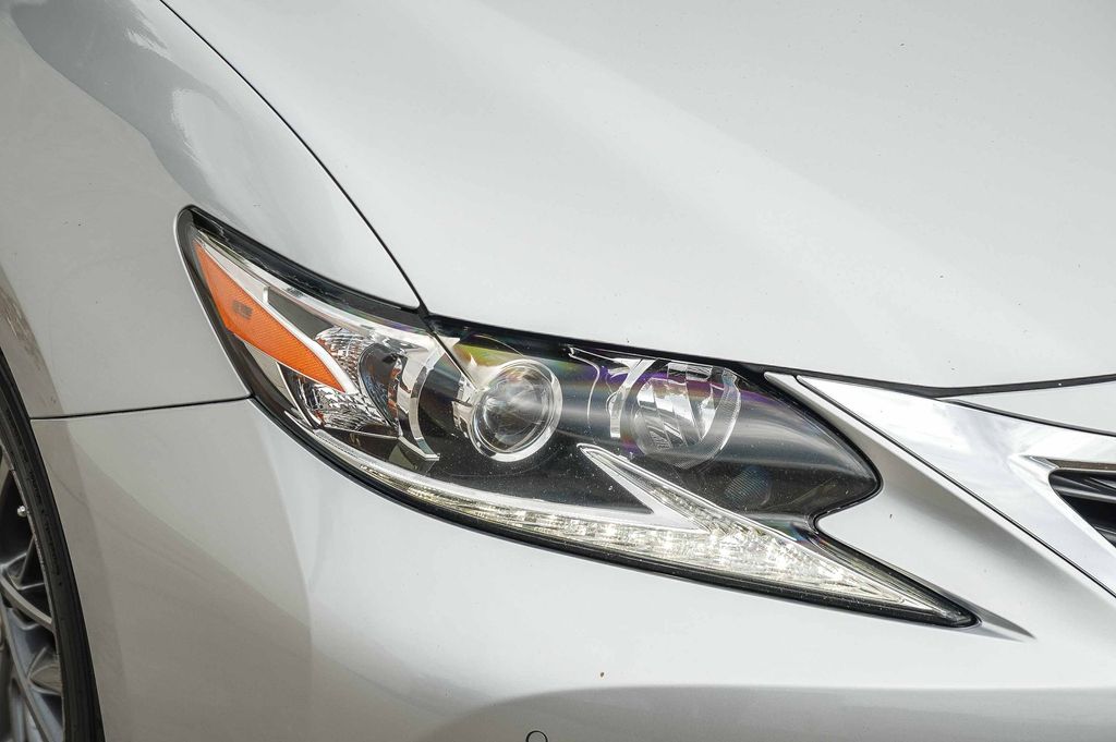 Thumbnail: 2018 Lexus ES - 7