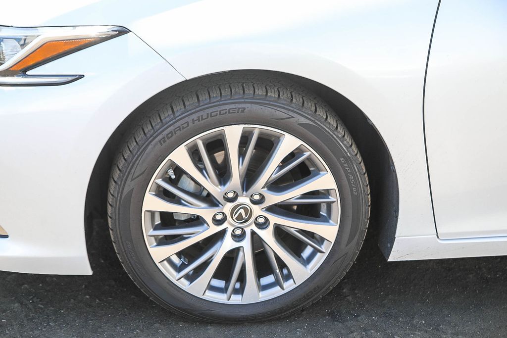 Thumbnail: 2021 Lexus ES - 6