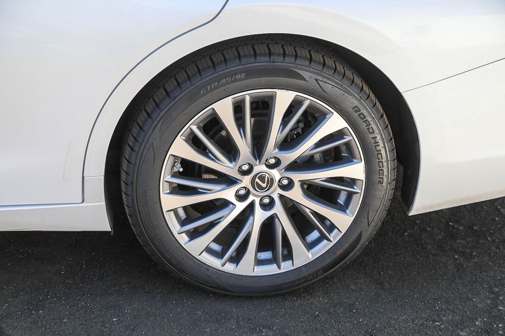 Thumbnail: 2021 Lexus ES - 10