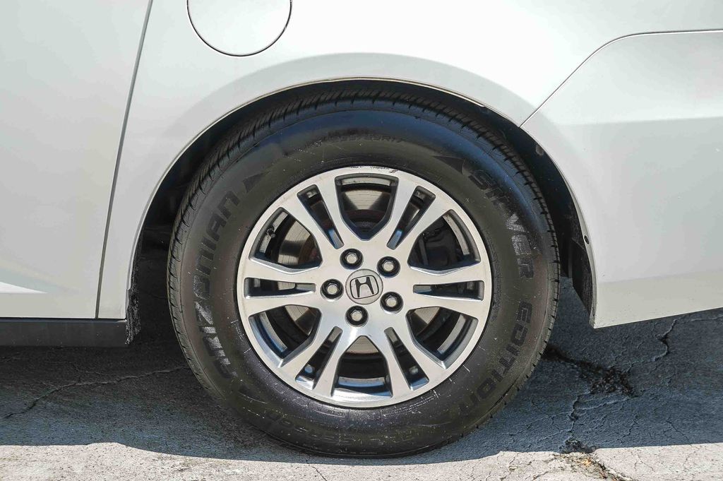 Thumbnail: 2013 Honda Odyssey - 23