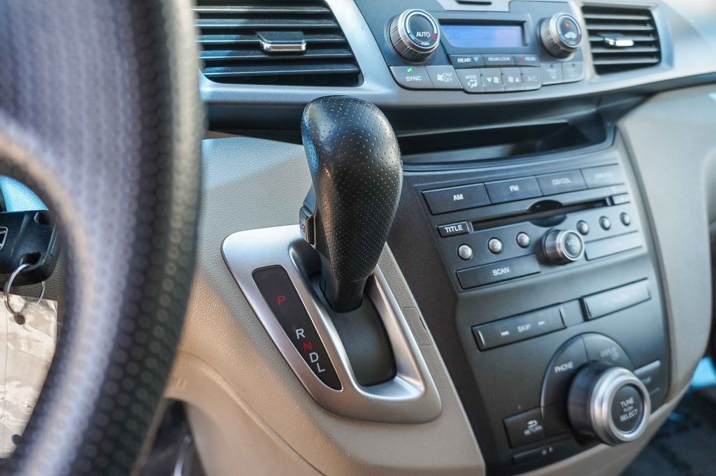 Thumbnail: 2013 Honda Odyssey - 15