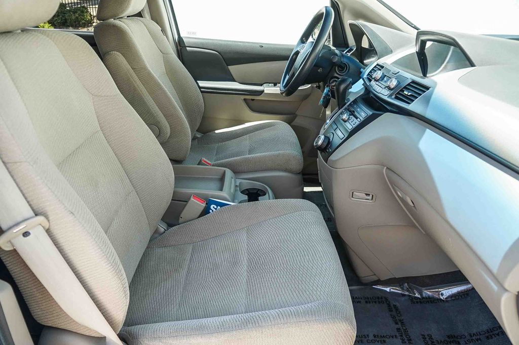 Thumbnail: 2013 Honda Odyssey - 10