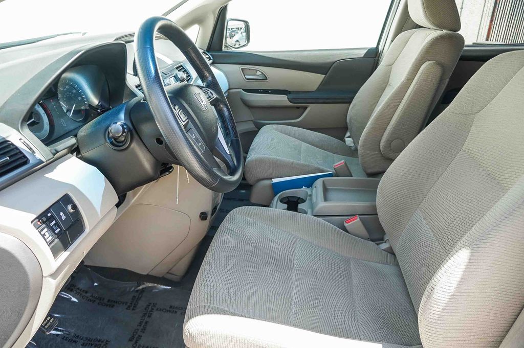 Thumbnail: 2013 Honda Odyssey - 11