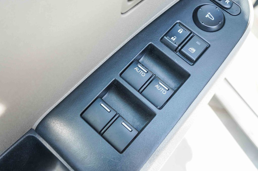 Thumbnail: 2013 Honda Odyssey - 26