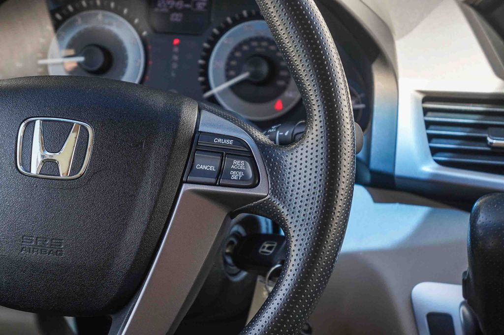 Thumbnail: 2013 Honda Odyssey - 25