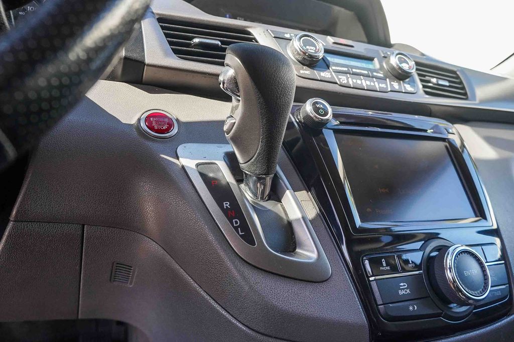 Thumbnail: 2015 Honda Odyssey - 31