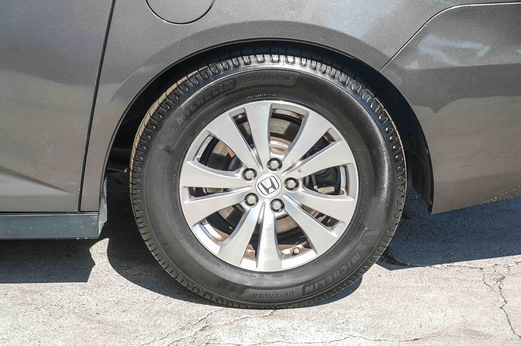 Thumbnail: 2015 Honda Odyssey - 25