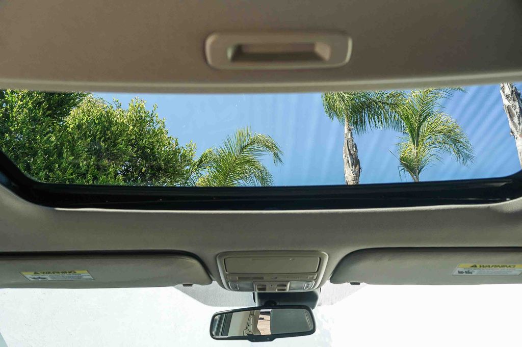 Thumbnail: 2015 Honda Odyssey - 28