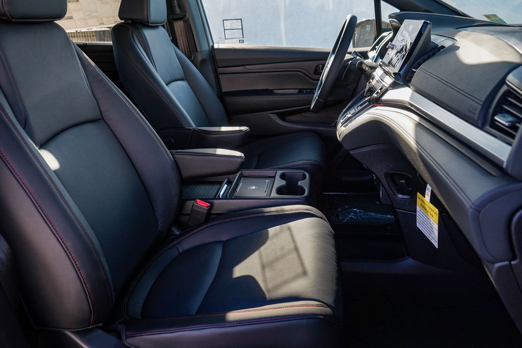 Thumbnail: 2026 Honda Odyssey - 10