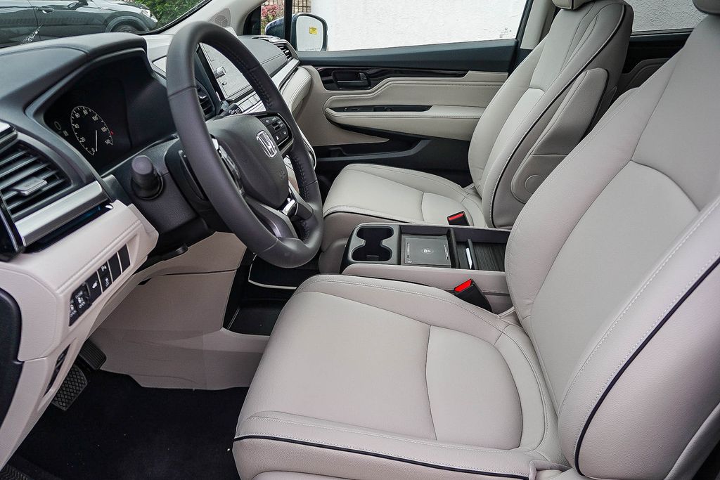 Thumbnail: 2026 Honda Odyssey - 10
