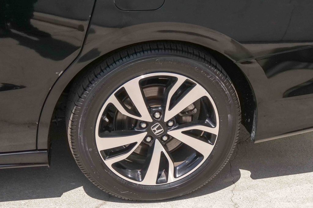 Thumbnail: 2019 Honda Odyssey - 17