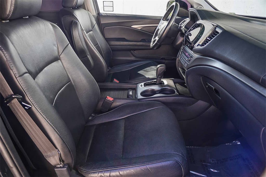 Thumbnail: 2019 Honda Pilot - 10