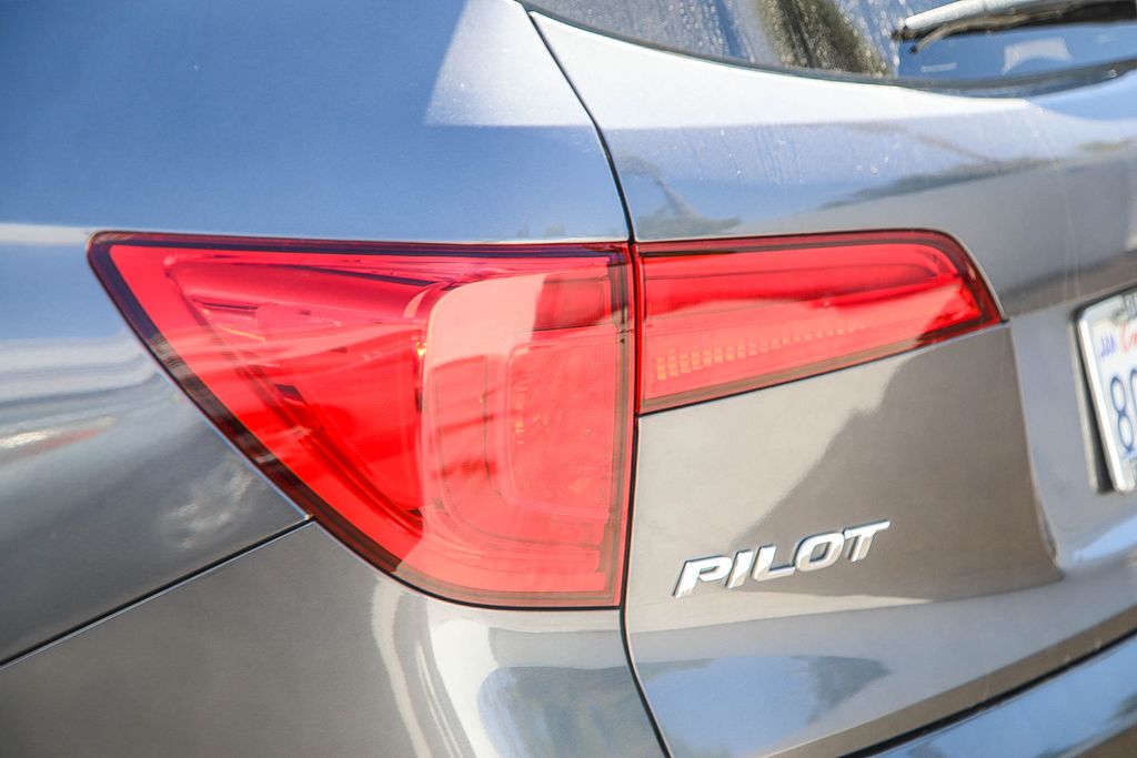 Thumbnail: 2017 Honda Pilot - 11